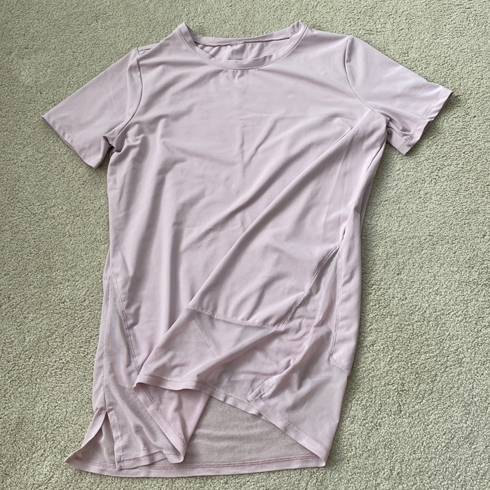 Fabletics lavender T-shirt top. Tag missing. Guessing size medium.